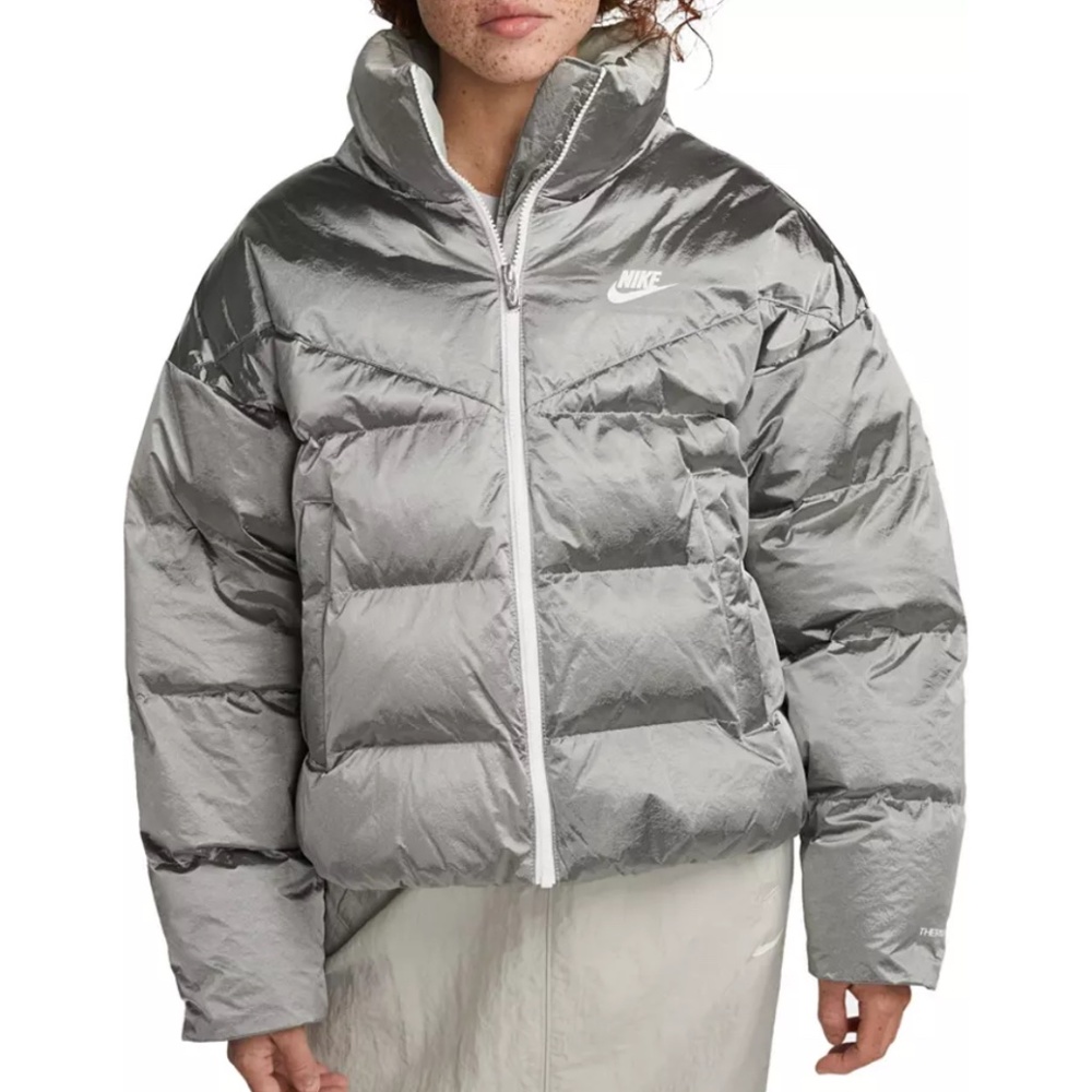 NWT Women’s Nike cropped puffer